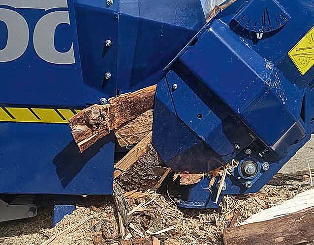 Фото 4: Рабочую зону под конвейером необходимо регулярно очищать от щепок и коры, иначе лента конвейера может легко заблокироваться.
