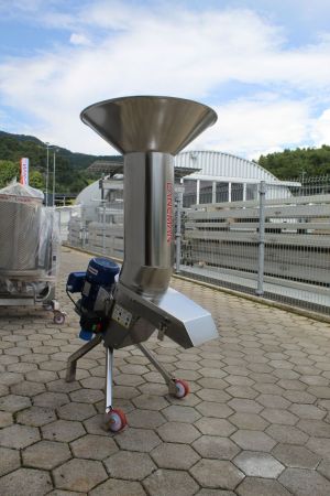 Измельчитель фруктов LANCMAN MI2100 Измельчитель фруктов LANCMAN MI2100